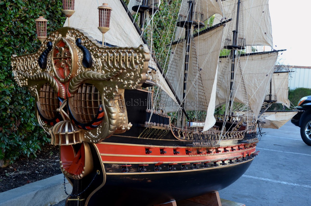 pirate-ship-model-jolly-roger